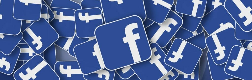 Logos de Facebook - Los coyotes en la frontera de México usan la red social Facebook para difundir su información falsa.