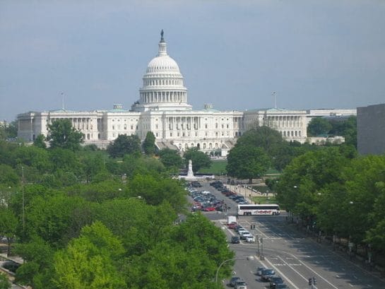 La nota es sobre la posibilidad de que los beneficiarios de DACA tengan un camino a la ciudadanía mediante la Reconciliación Presupuestaria. La imagen es del Capitolio de los Estados Unidos.
