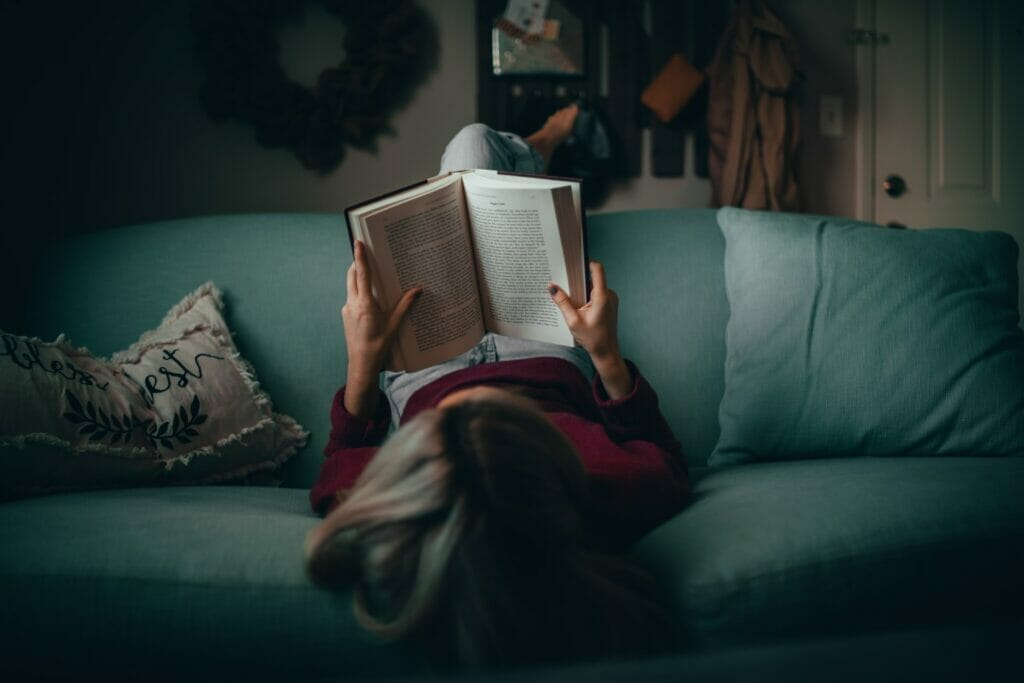 Nota sobre libros de historias de migrantes a los Estados Unidos. La imagen es acorde.