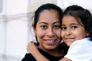 mom and daughter 1 Inmigrando con Kathia