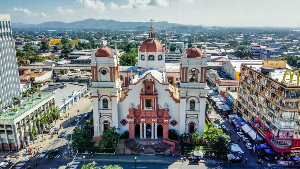 Este artículo habla sobre Xiomara Castro, nueva presidenta de Honduras. La imagen muestra la ciudad de San Pedro Sula.