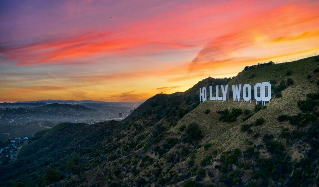 Este artículo habla sobre las estrellas latinas en Hollywood durante los premios 2022. La imagen es meramente ilustrativa.