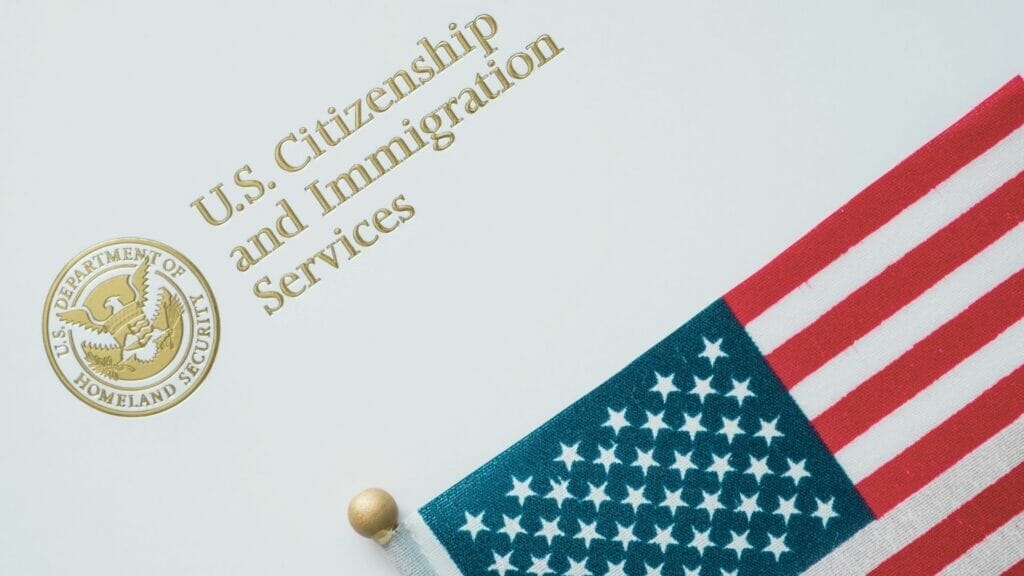 demandar a uscis por demoras