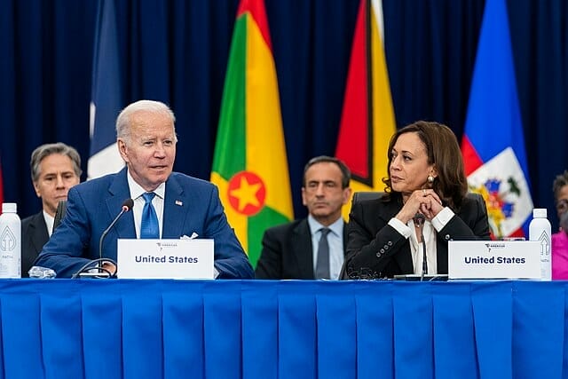 El presidente Biden y la vicepresidenta Harris en la Cumbre de las Américas.