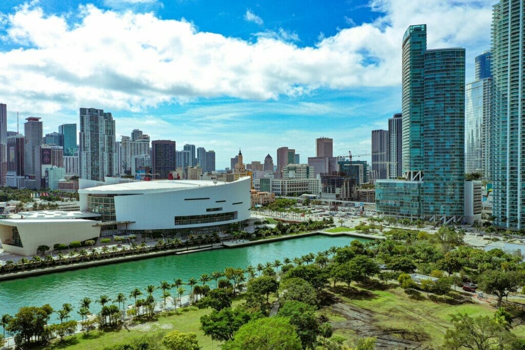 Este artículo habla sobre la edicción 2022 de Miami Fashion Week. La imagen es meramente ilustrativa y muestra una vista panorámica de la ciudad de Miami.