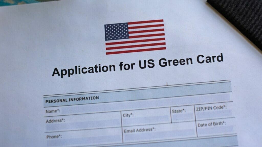 Formulario para solicitud de Green Card. En él se incluye como criterio la determinación de carga pública.