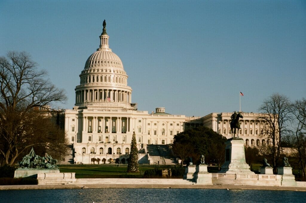 Este artículo habla sobre el voto de conciliación presupuestaria. La imagen muestra el edificio del Senado de Estados Unidos.