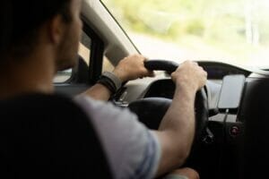 Este artículo habla sobre las licencias de conducir en Massachusetts para indocumentados que introduce la ley de 2022. La imagen es meramente ilustrativa.