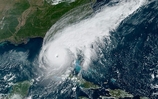 Imagen satelital del Huracan Ian llegando a Florida.