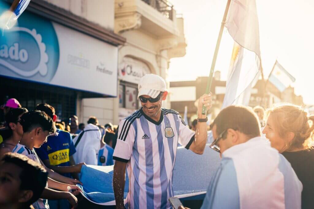 Argentinos celebran el triunfo en la final mundial 2022.