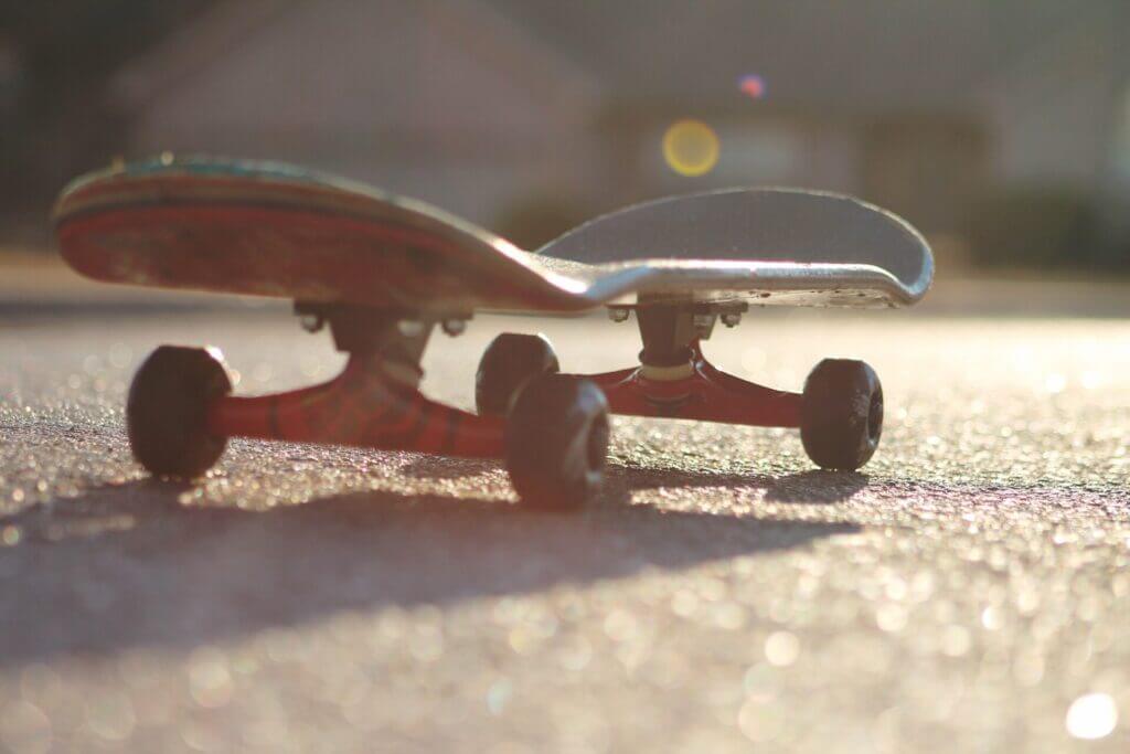 Fotografía de un skate, utilizado por las cholitas bolivianas