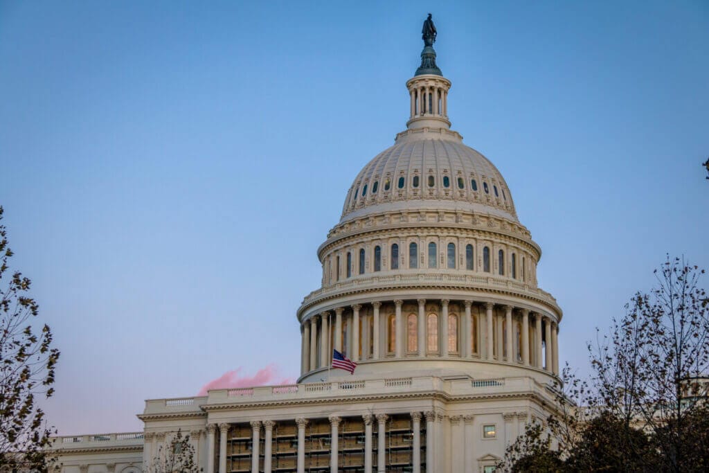 Congreso de los Estados Unidos representando el pedido de los senadores de extender el TPS para Nicaragua y Venezuela