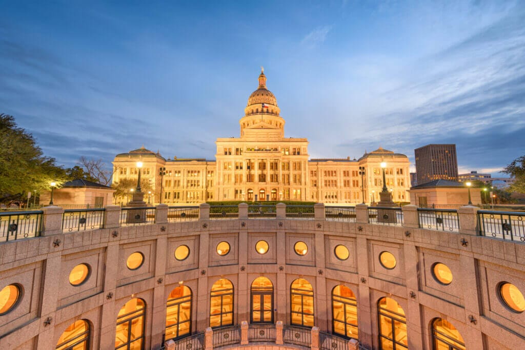 Edificio del capitolio de Texas representando la demanda a la Operación Lone Star Texas