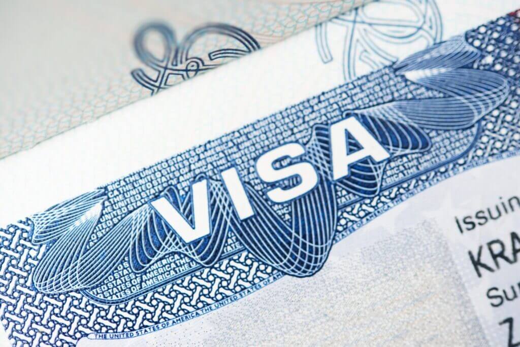 Vista de cerca de una visa americana que figura en el boletín de visas noviembre 2023