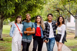 Grupo de migrantes estudiantes en USA gracias a las becas para estudiar en Estados Unidos