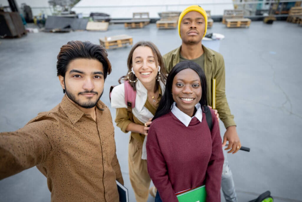 Grupo de estudiantes de intercambio en USA tomándose una fotografía