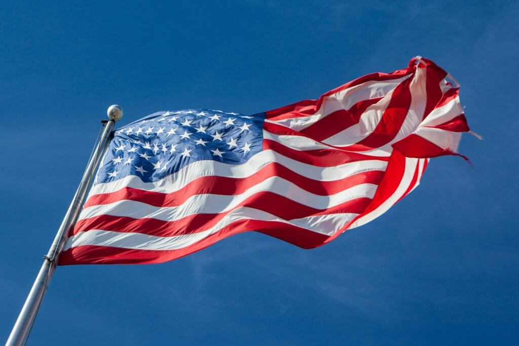 Bandera flameante de los Estados Unidos