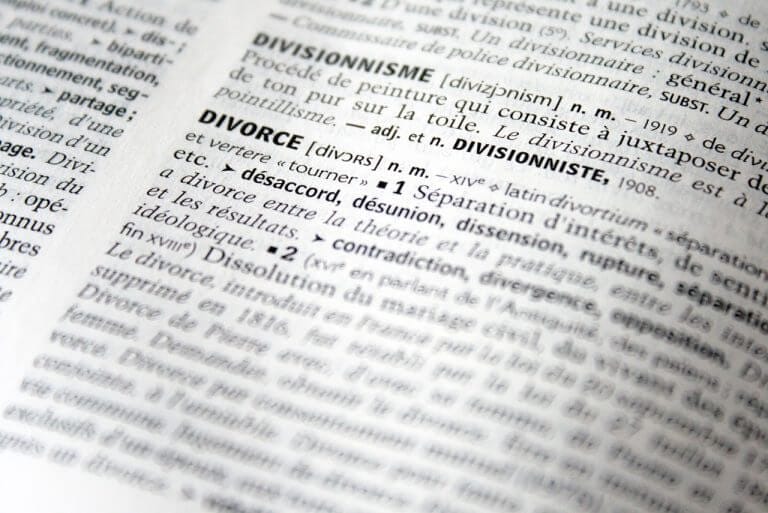 Definición de divorcio en el diccionario tras buscar “¿Si me divorcio pierdo mi residencia permanente?”