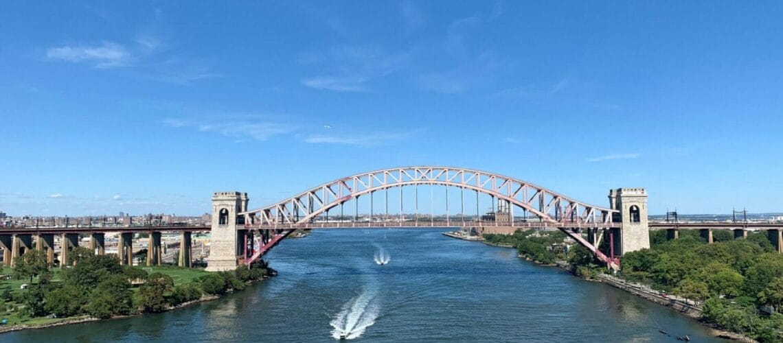 Puente de Hell's Gate que conecta Randall's Island con Queens.
