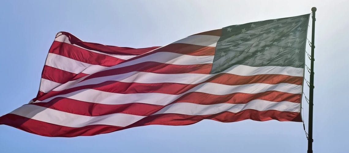 Bandera de USA representando el proceso de naturalizacion en estados unidos