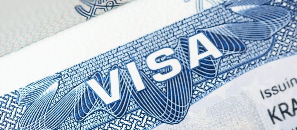 Imagen de cerca de una visa de no inmigrante para Estados Unidos