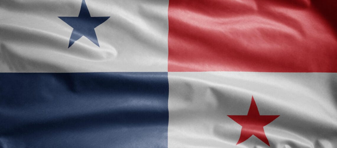 Bandera panameña en representación de los miles de inmigrantes en Panamá cruzando la frontera