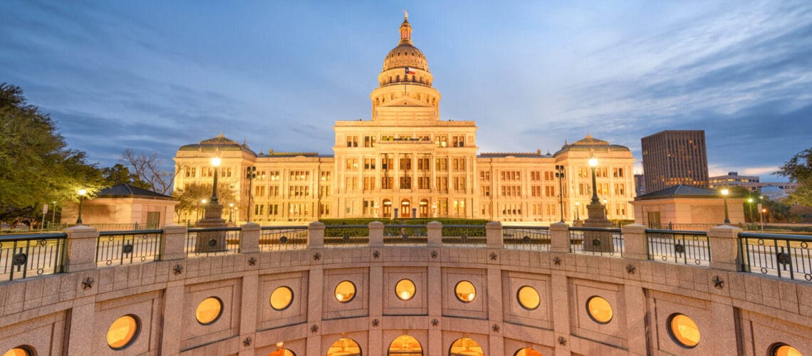 Edificio del capitolio de Texas representando la demanda a la Operación Lone Star Texas